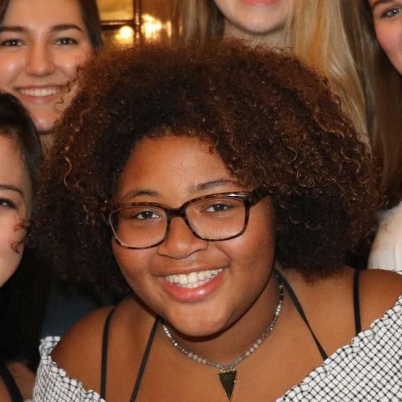 Meet your Posher, Kendall - Picture 1 of 1